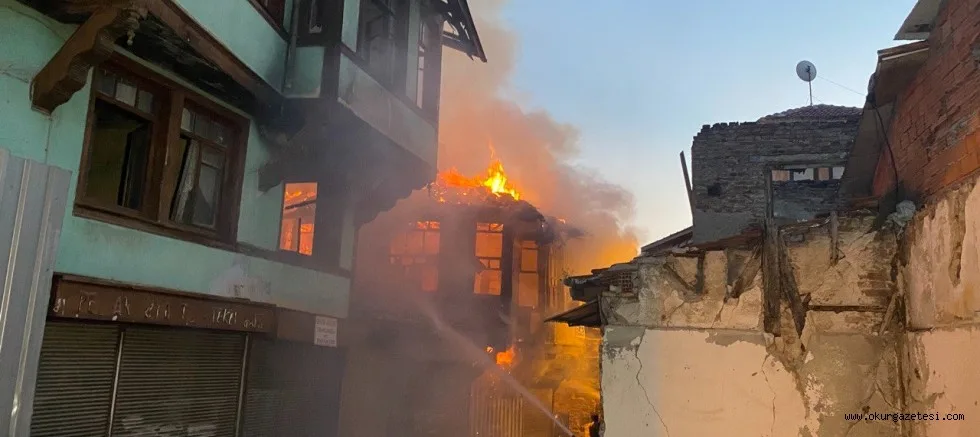 Bursa'da iki katlı metruk binada çıkan yangın söndürüldü