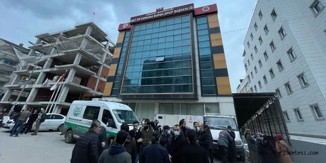 Bursa'da otomobilin tıra çarpması sonucu 4 genç öldü