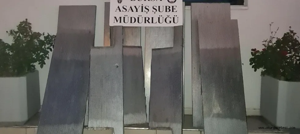 Bursa metrosundaki yürüyen merdivenlerden metal kapak hırsızlığının şüphelileri yakalandı