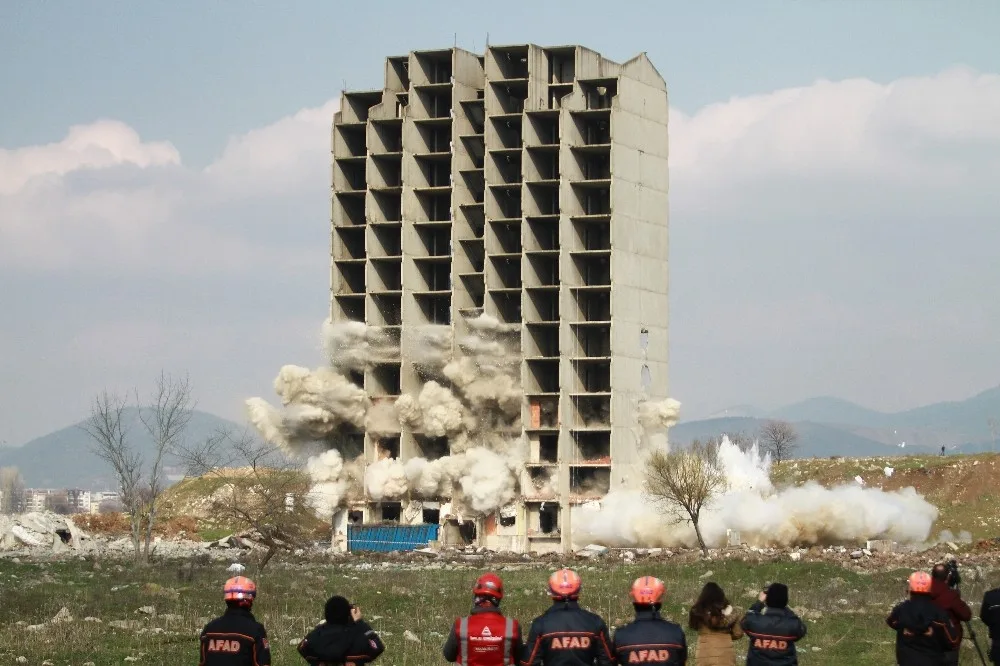 Bursada 13 Katlı Bina 300 Kilo Dinamitle İki Kez Patlatıldı, Yıkılmadı