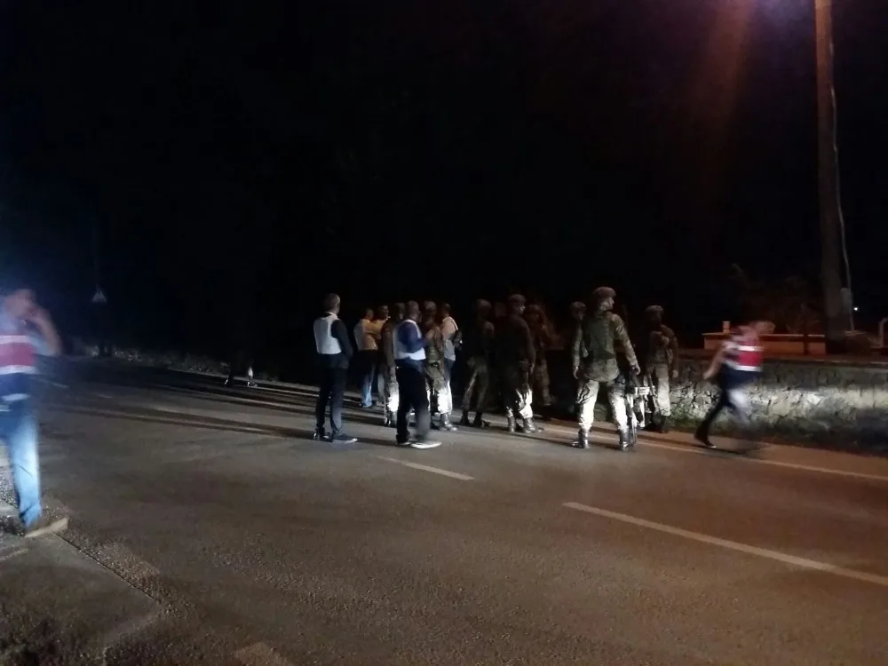 Bursada 30 Ayrı Suçtan Aranan Sabıkalı Hırsız 2 Polis Memurunu Pompalı İle Yaraladı