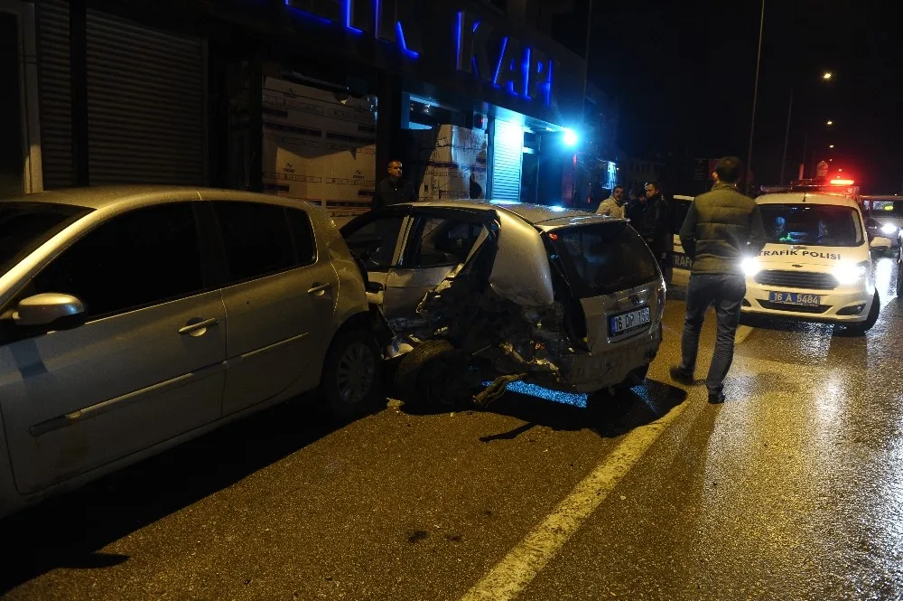 Bursada 9 Aracın Karıştığı Zincirleme Trafik Kazası Güvenlik Kamerasına Yansıdı