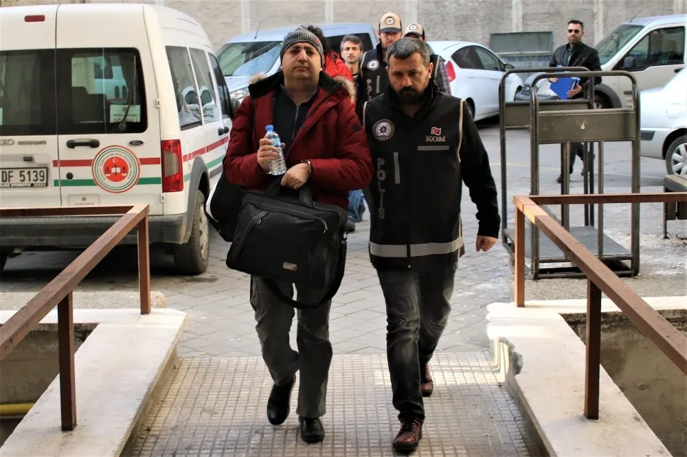 Bursada Fetöden Gözaltına Alınan 3 Eski Müftülük Çalışanı Adliyeye Sevk Edildi