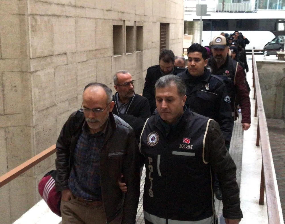 Bursada Fetö/pdy Üyesi Okul Yöneticileri Ve Öğretmenler Tutuklandı