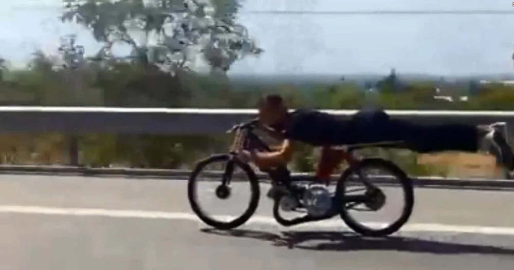 Bursada Hız Tutkunu Motosikletçilerin Tehlikeli Yolculuğu