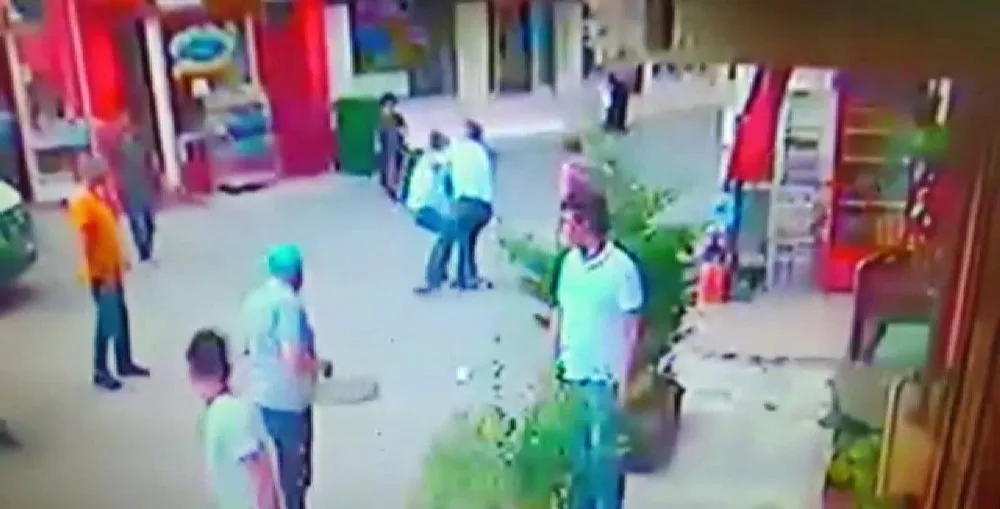 Bursada İki Berberin Sopalı Ve Bıçaklı Kavgası Kamerada