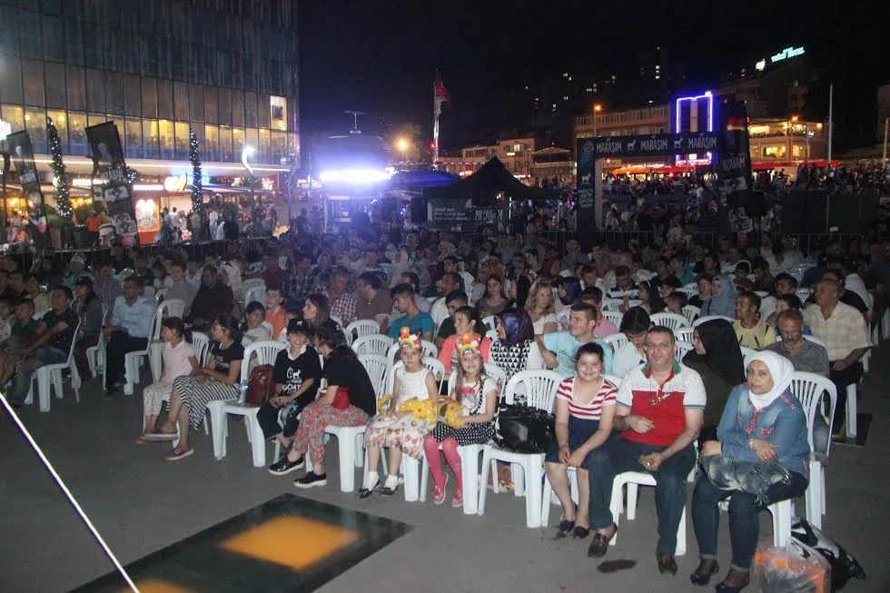 Bursada Ödüllü Maraş Dondurması İzdihamı