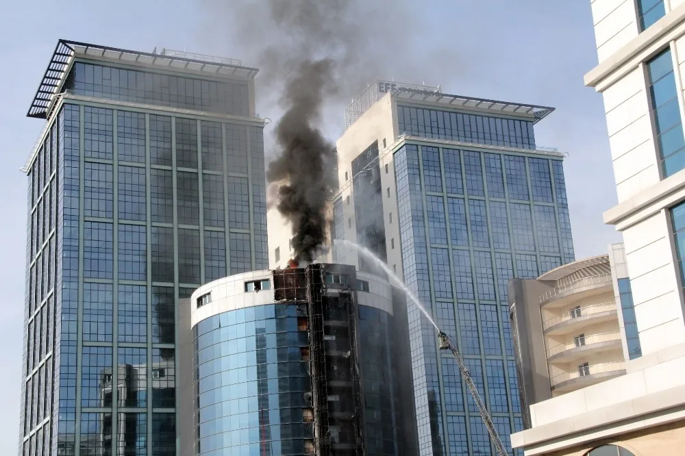 Bursada Otel İnşaatında Korkutan Yangın