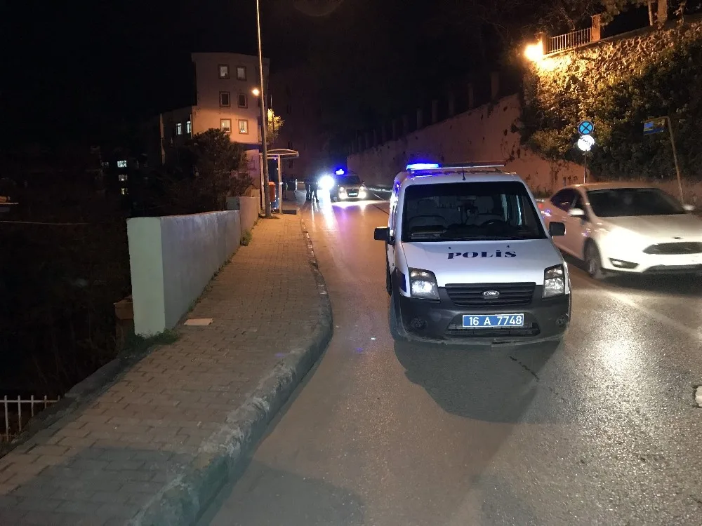 Bursada Otobüs Durağındaki Şüpheli Çanta Polisi Alarma Geçirdi