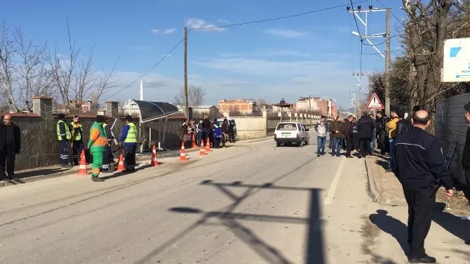 Bursada Otomobil Otobüs Durağına Daldı: 8 Yaralı