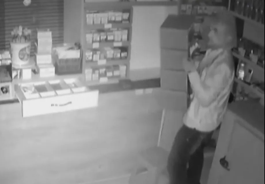 Bursada Şaşkın Ve Acemi Hırsızlar Kameraya Böyle Yakalandı...