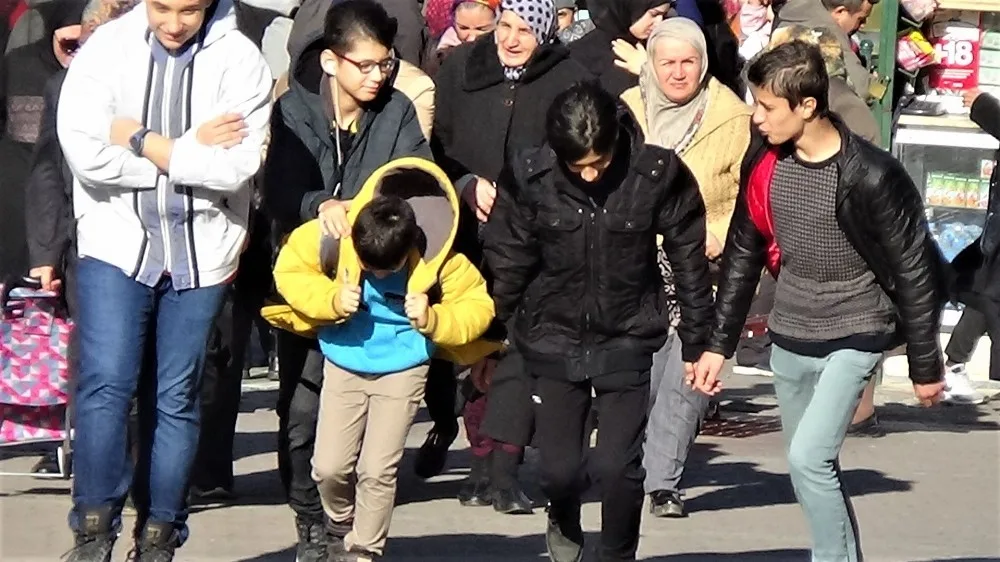 Bursada Vatandaşlar Lodosla Dans Etti