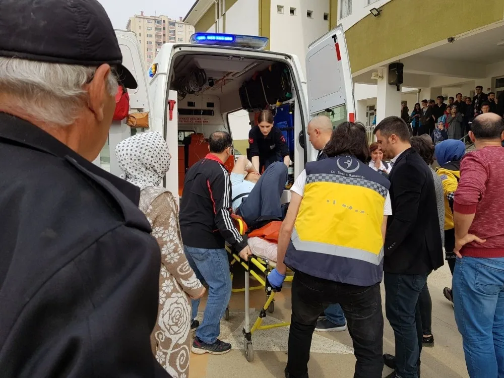 Bursada Veli Tartıştığı Okul Müdürü Ve Öğretmeni Vurdu