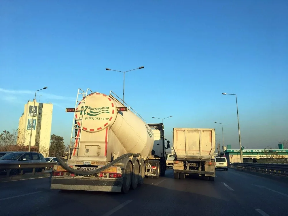 Bursada Yasak Saatlerde Trafiğe Çıkan Tır Ve Kamyon Sürücülerine Ceza Yağdı