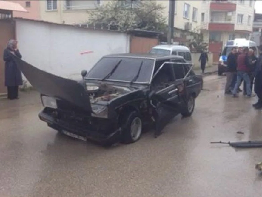 Bursada Yolcu Minibüsü Otomobile Çarptı