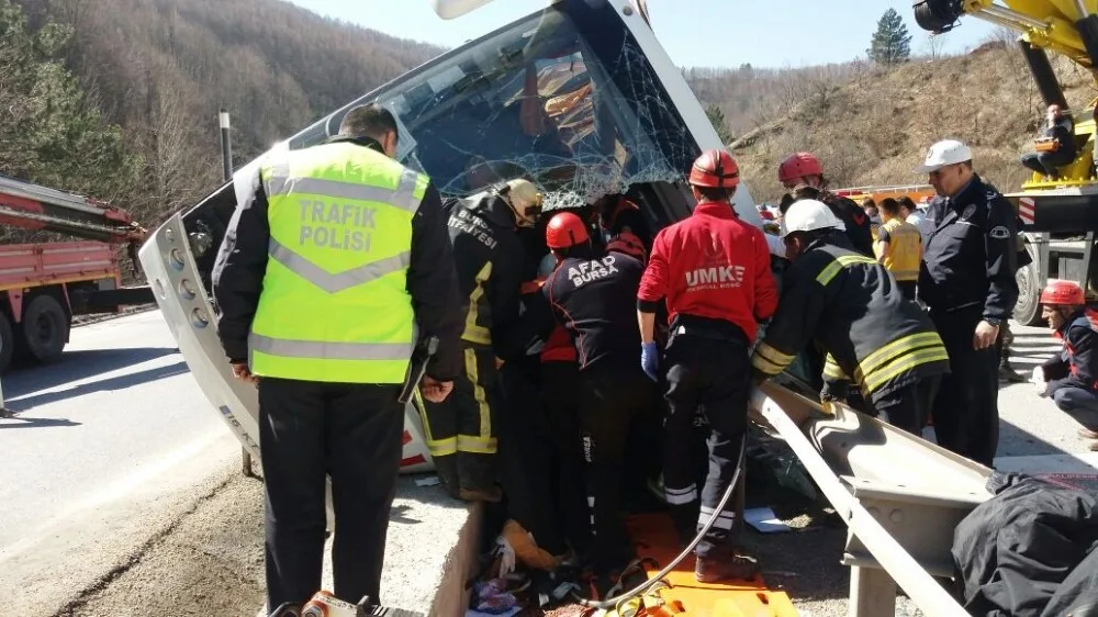 Bursada Yolcu Otobüsü Devrildi: 5 Ölü, Çok Sayıda Yaralı Var