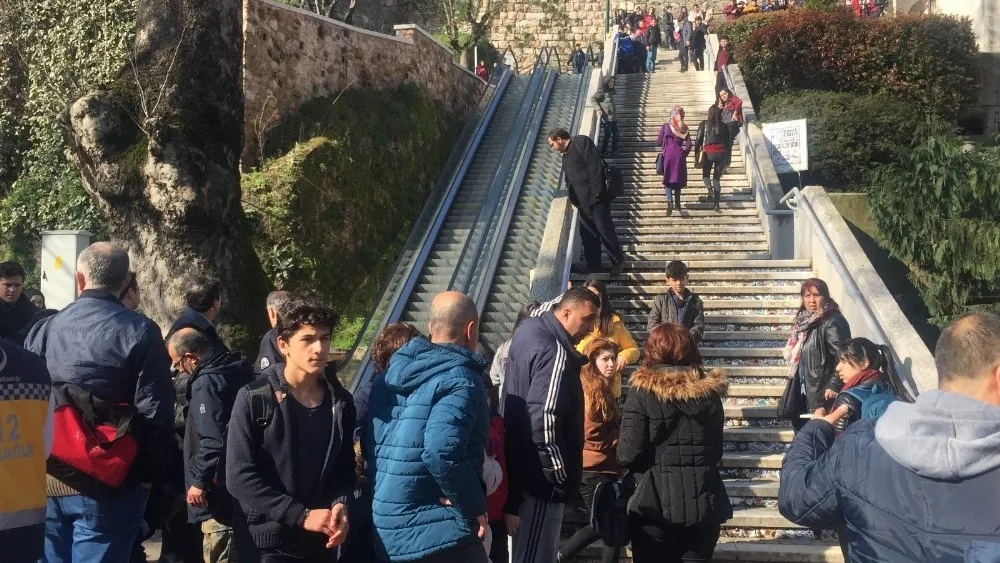 Bursada Yürüyen Merdivende Can Pazarı: 8 Yaralı