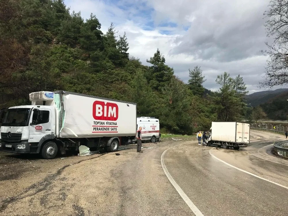 Bursada Zincirleme Kaza: 2 Yaralı