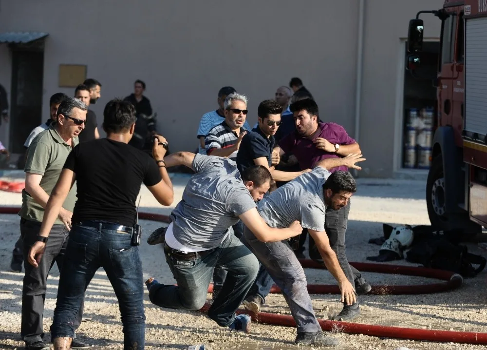 Bursadaki Boya Fabrikası Yangınında Tekme Tokat Kavga Çıktı