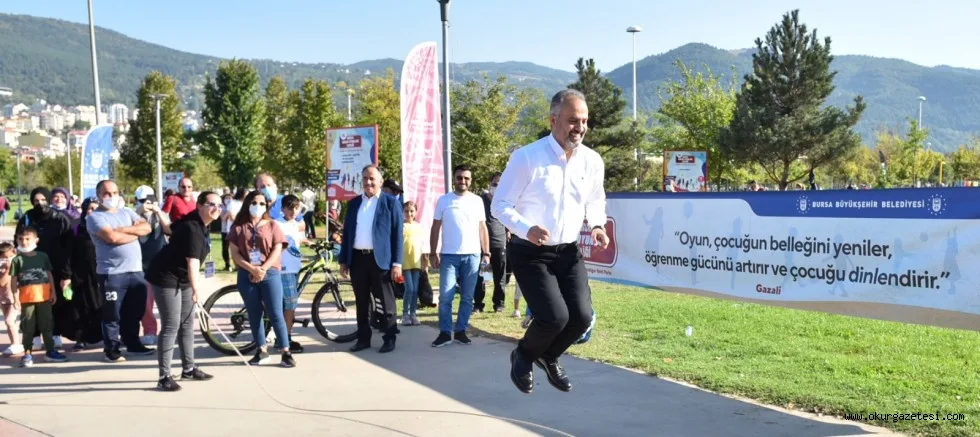 Bursalı çocuklar Sokak Oyunları Şenliği'nde eğlendi