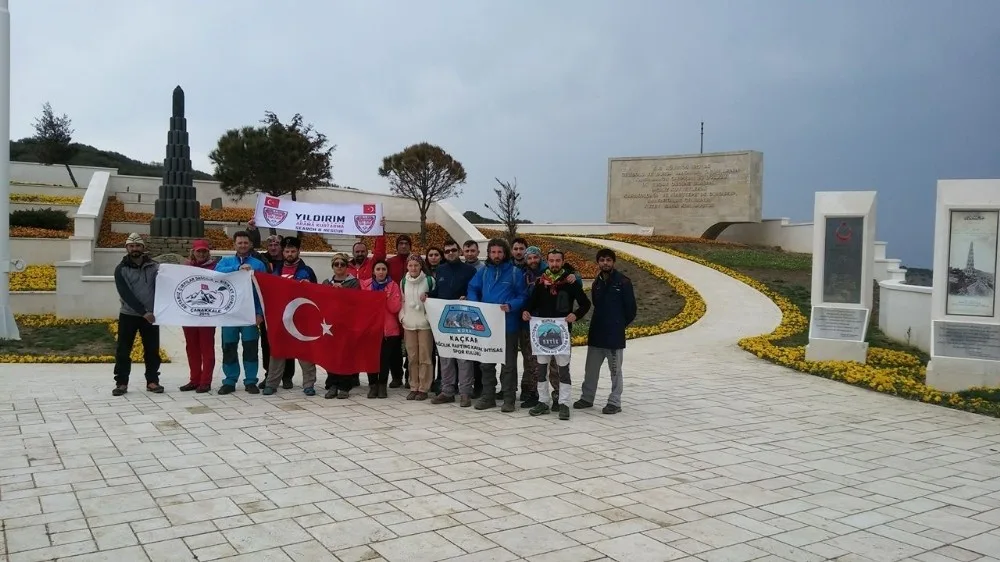 Bursalı Dağcılar Çanakkalede Şehitleri Andı