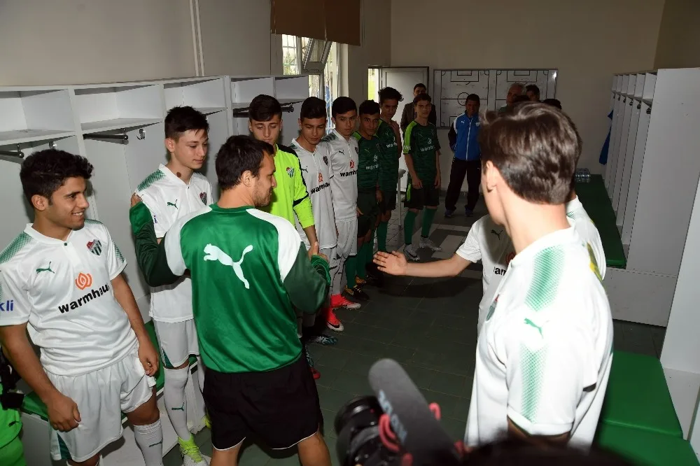 Bursasporun Yıldızı Batalla, U15 Takımı İle Çalıştı