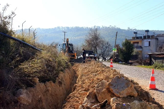 Büyükşehir Belediyesi Kumlucada İçme Suyu Hatlarını Yeniliyor