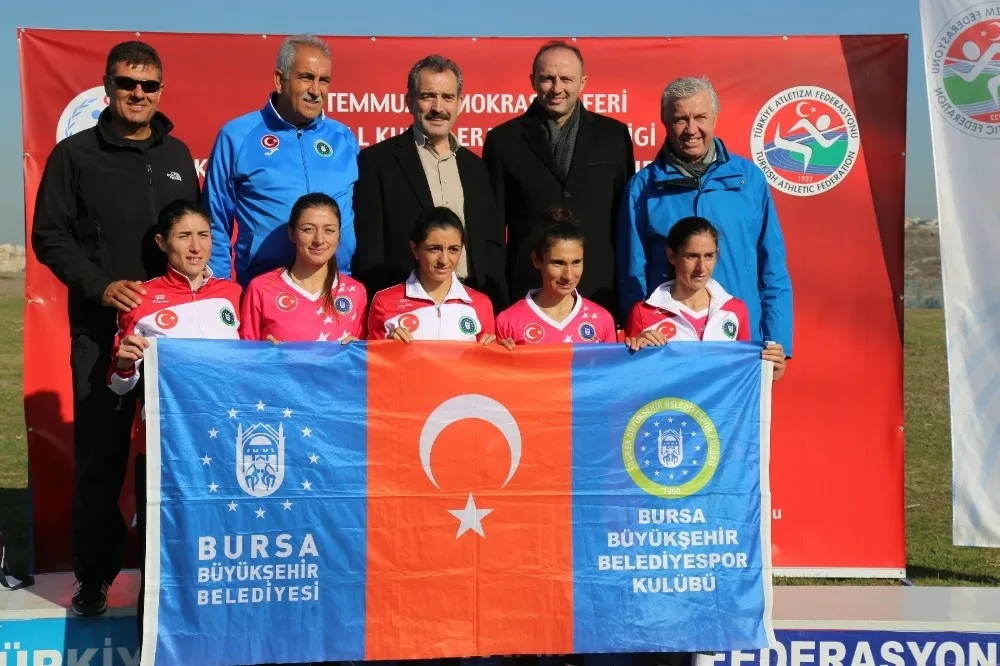 Büyükşehirin Atletleri Kürsüden İnmiyor