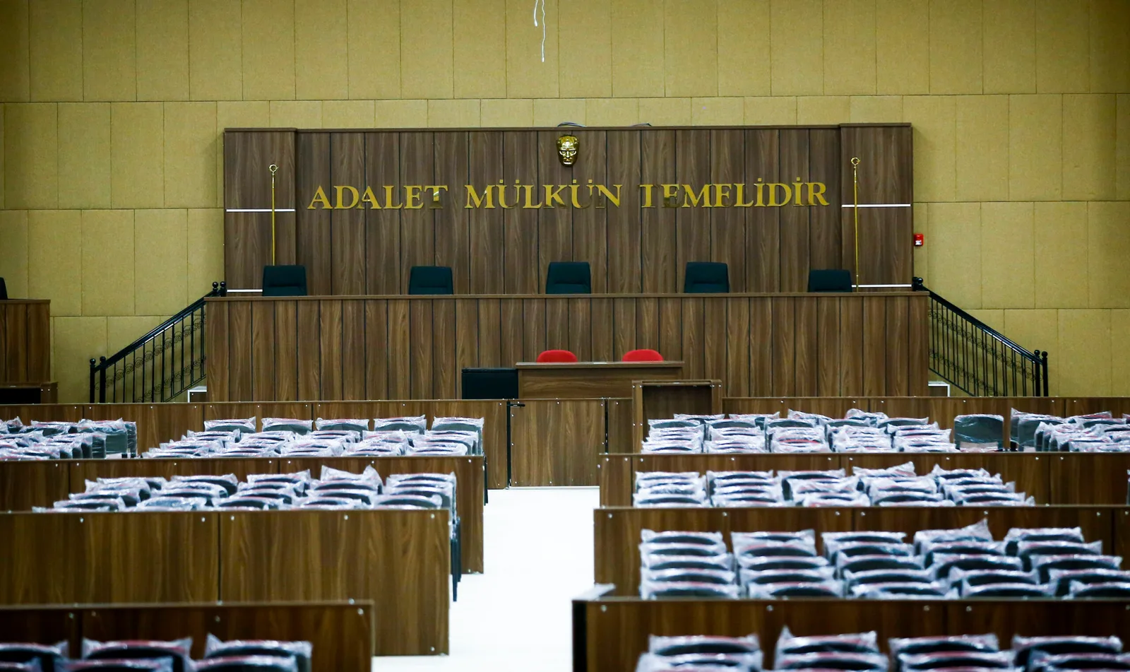 Bıçaklı yaralama olayının şüphelileri yargılanıyor