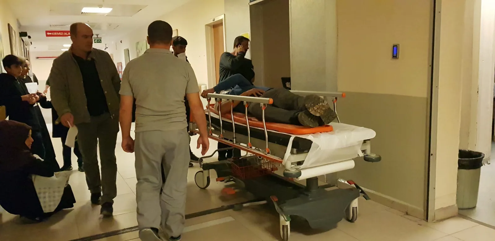 İş aracından düşen genç yaralandı