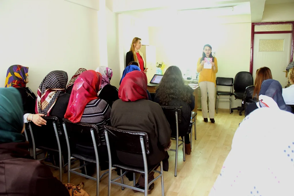 İNESMEK kursiyerlerine kanser semineri