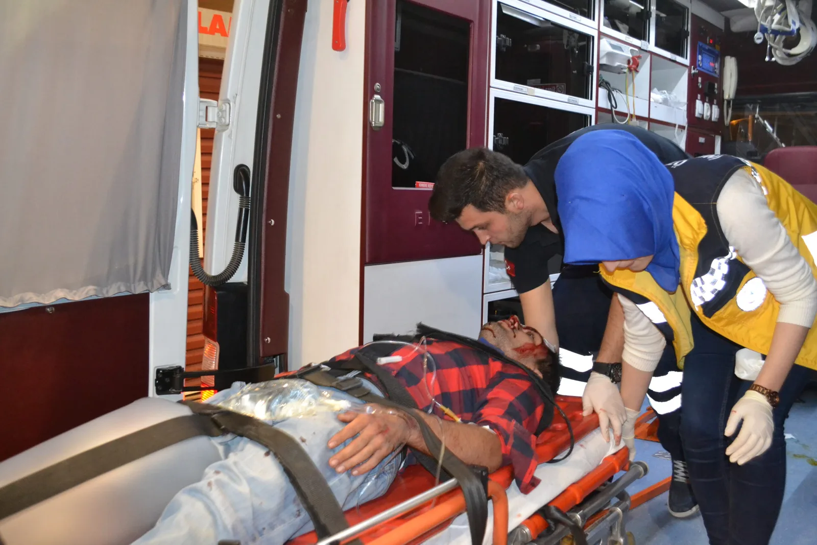 Motosikler ile otomobil çarpıştı: 1 yaralı