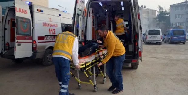 2 kamyonet çarpıştı: 1 yaralı