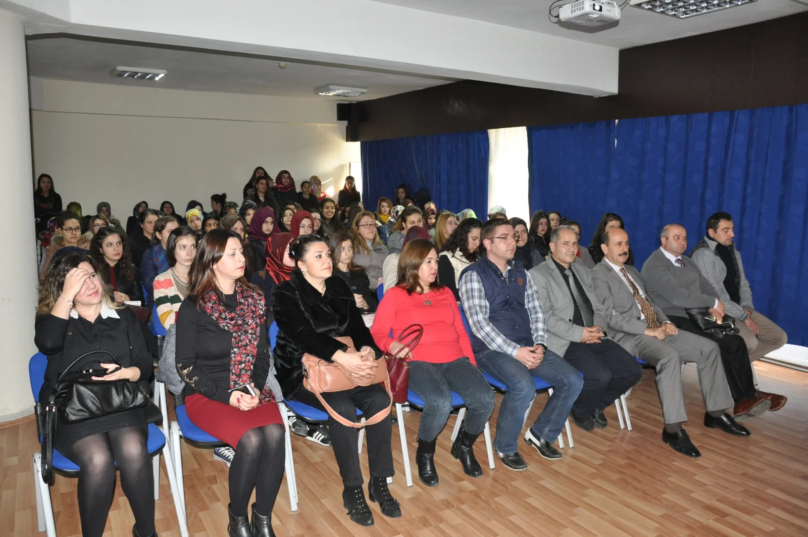 Öğrencilere hayvan sevgisi semineri