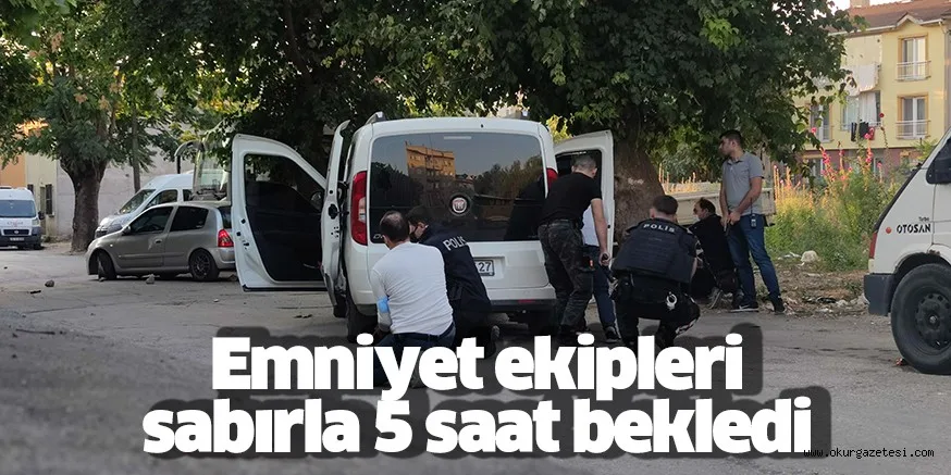 Çaldığı araç ile emniyet ekiplerine ateş açan şahıs kendisini vurarak öldürdü