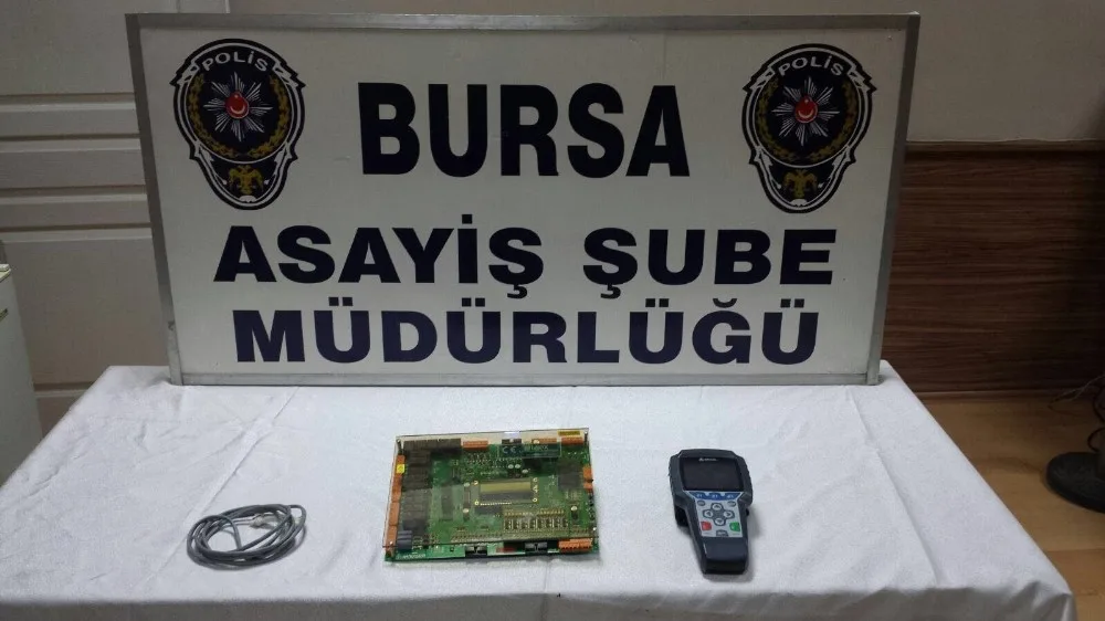 Çaldığı Malzemeleri Sosyal Medyadan Satışa Çıkarınca Yakayı Ele Verdi