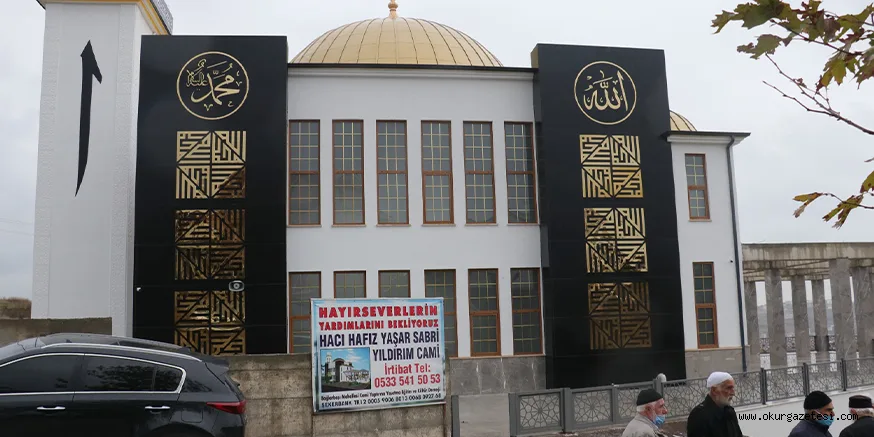 Cami , sözde ‘deniz manzarasını bozuyor’ diye şikayet ettiler