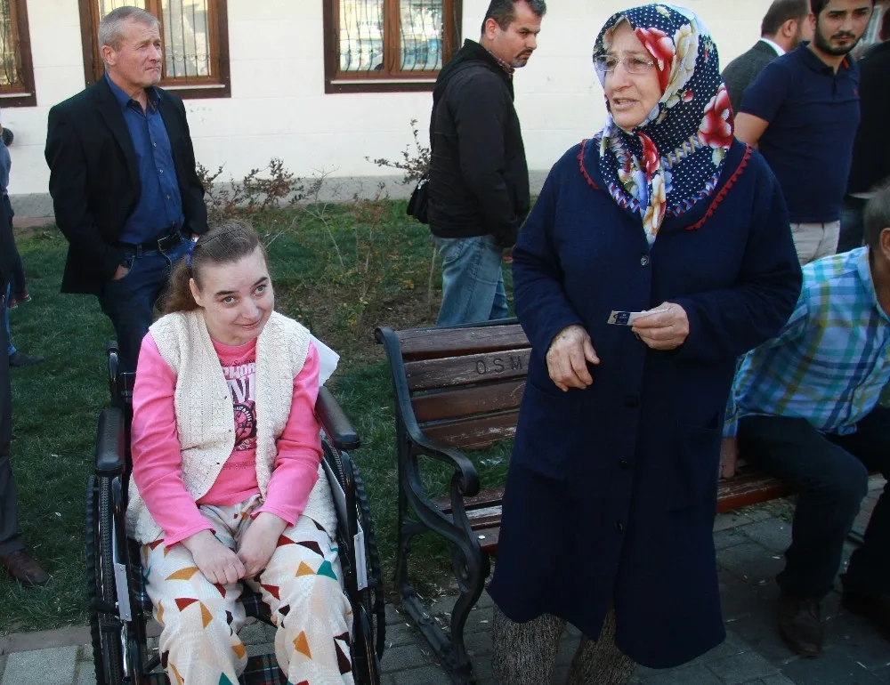 Çavuşoğlundan Engelli Kıza Araba Sözü