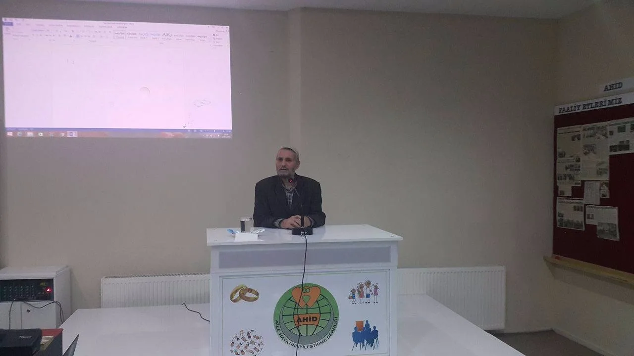 AHİD seminerlerini sürdürüyor
