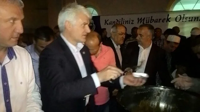 Şahin’den helva ikramı