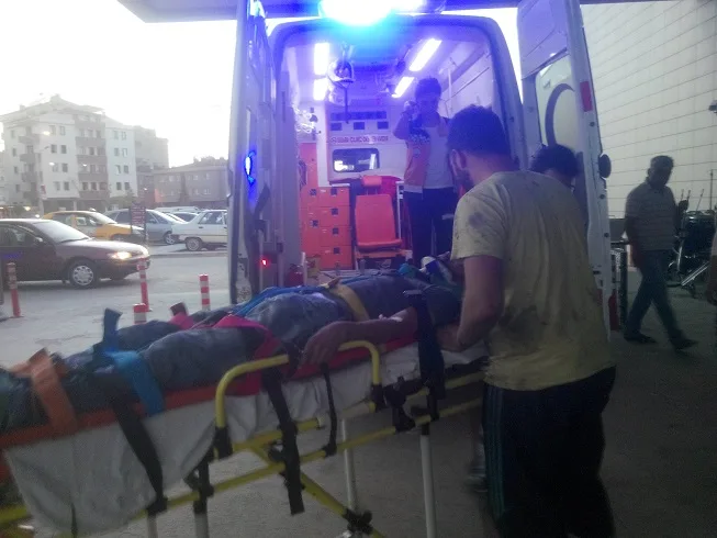Orta refüje çarpıp ters döndü