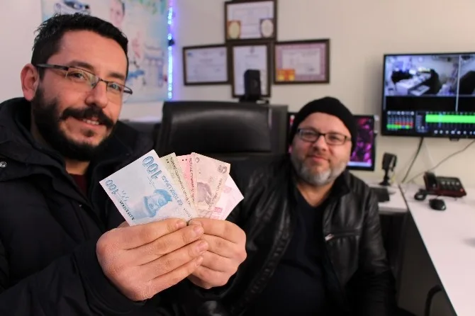 Cebinden Düşen Paraları Fark Etmedi