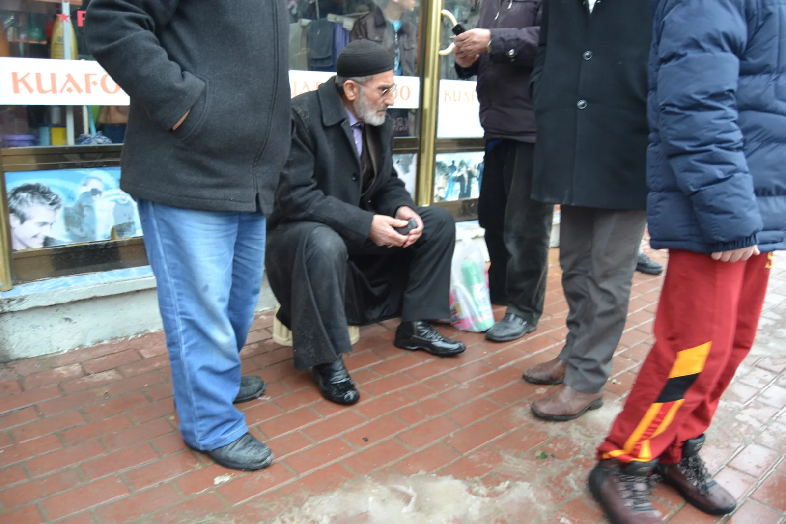 Cuma'dan çıktı elektrikli bisiklet çarptı