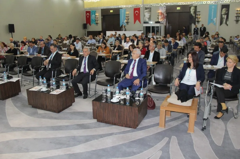 Chpnin Resmi Kedisi Şero Salondakilere Seslendi