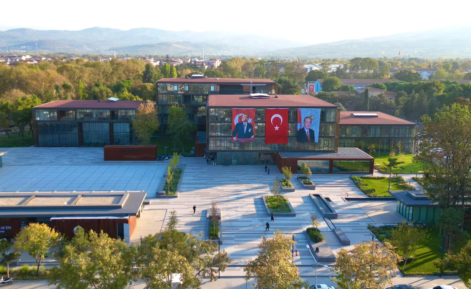 İnegöl Belediyesi’ne afet çantası ve İnfogöl’den çifte ödül