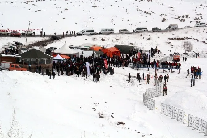 Çıldır Kristal Göl Kış Şöleni Nefes Kesti