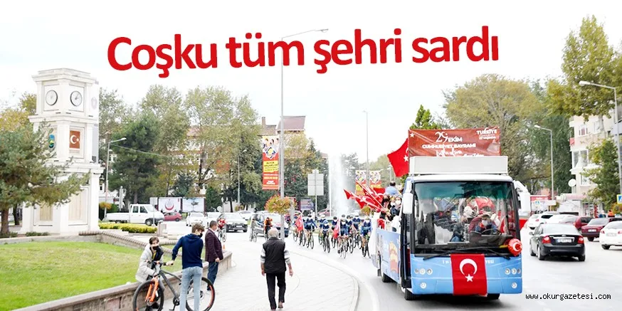 CUMHURİYET COŞKUSU TÜM ŞEHRİ SARDI