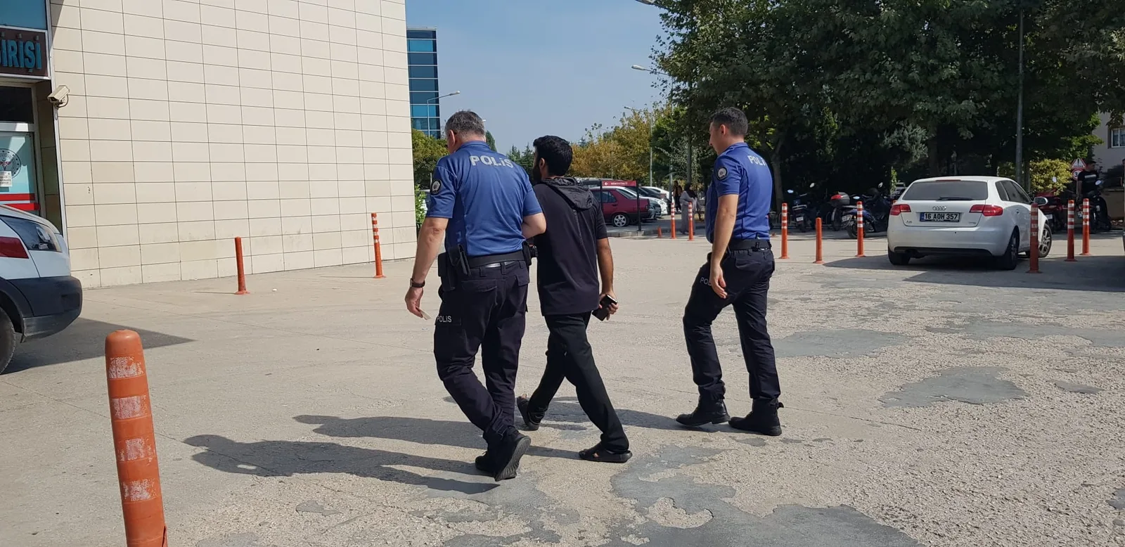 İnegöl’de bir bankada ‘sahte dolar’ krizi