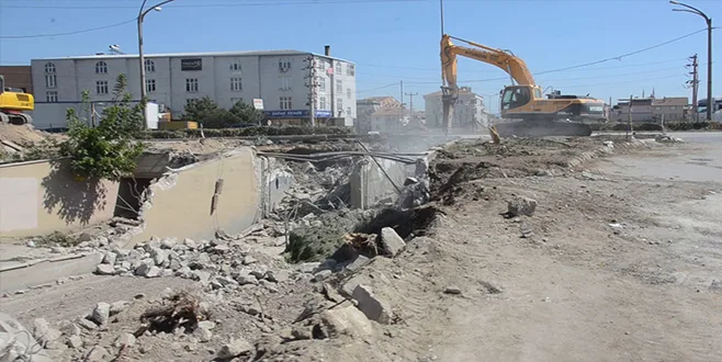 DEMiRLERi ÇALDI KAÇARKEN KAZA YAPTI