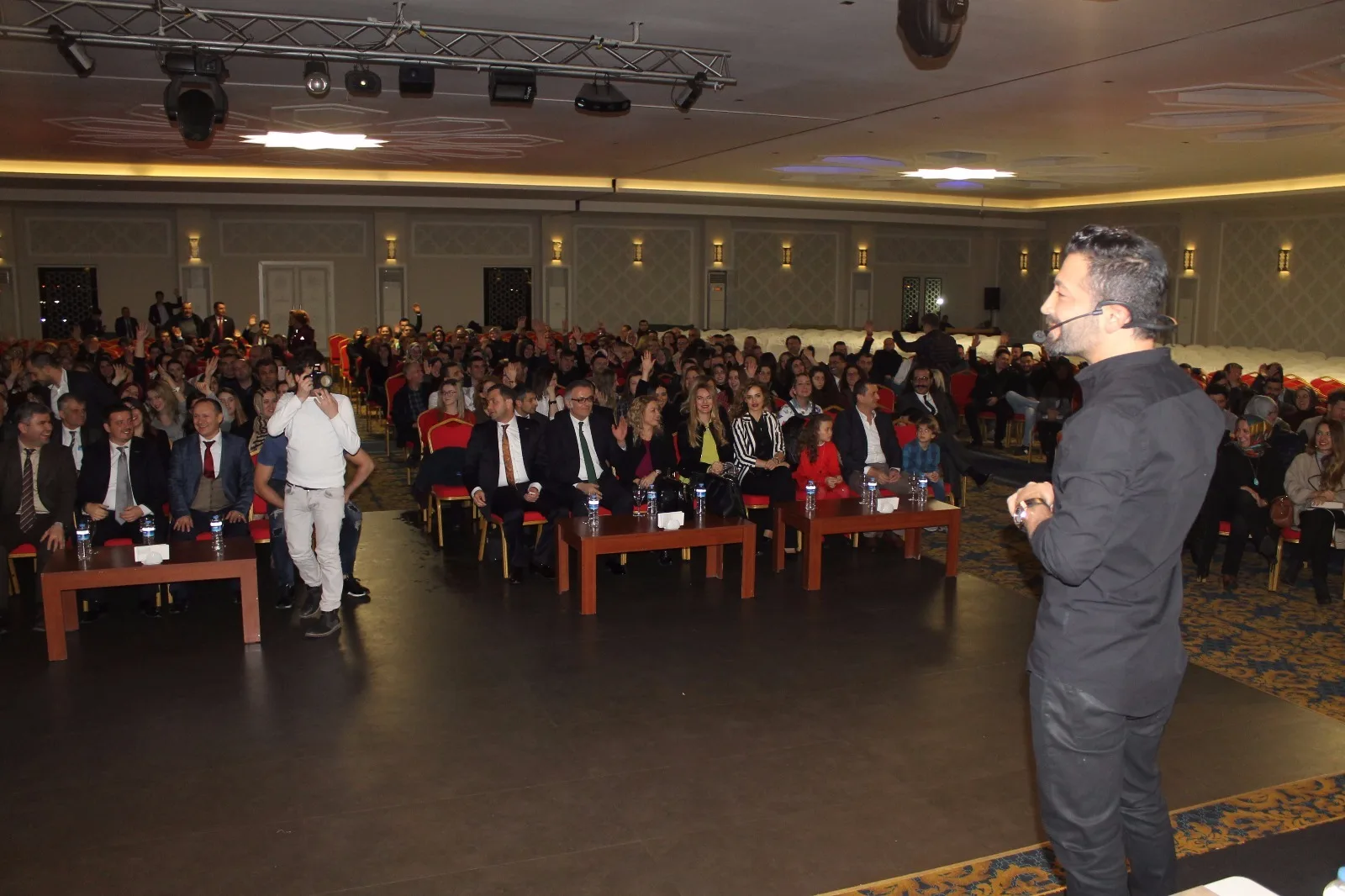 İLETİŞİM VE MOTİVASYON SEMİNERİNE YOĞUN İLGİ
